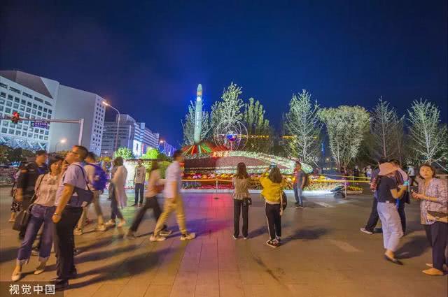 天安门长安街张灯结彩 北京盛装迎70年大庆