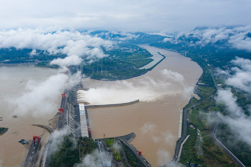 “长江2020年第2号洪水”平稳通过三峡大坝3.jpg